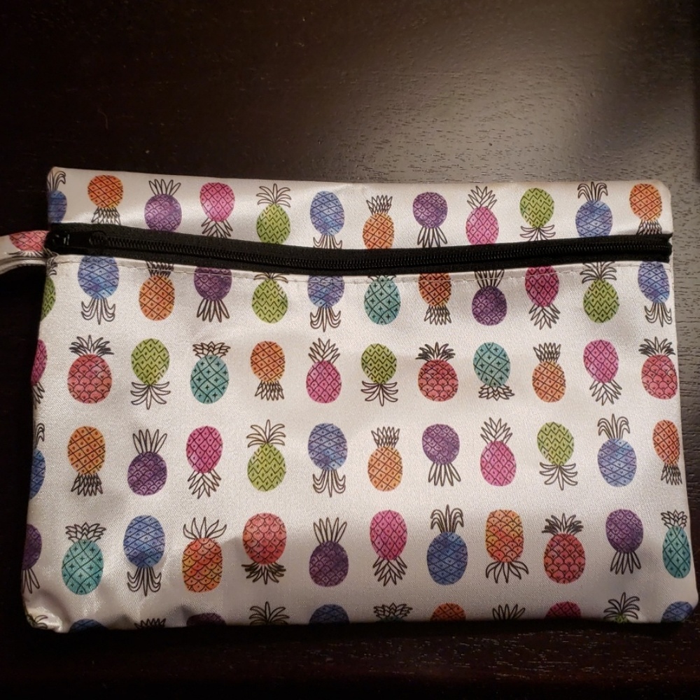 Pineapple wristlet bag